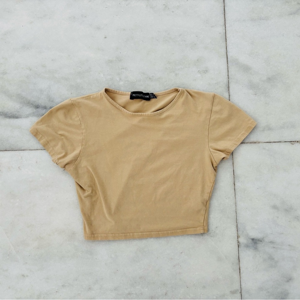 PRETTYLITTLETHING Crop Top Beige Short Sleeve Cotton Stretch Womens 4 Preppy 90s